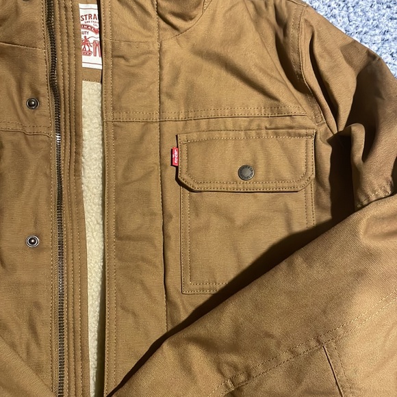 🆕Levi’s jacket - Picture 2 of 3